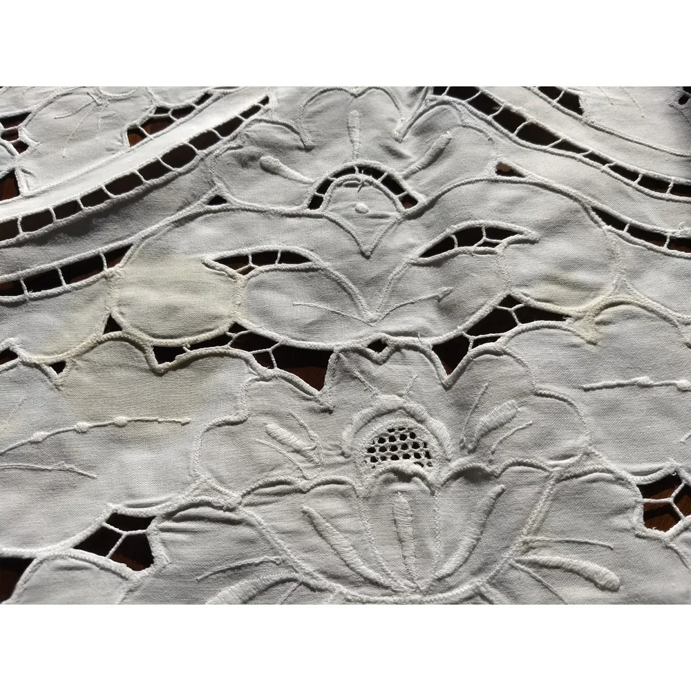 Lace TABLECLOTH 116